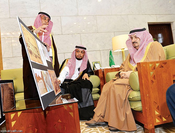 أمير الرياض يدشن مشروع التوقيع الإلكتروني للمعاملات ويشيد بدعم وزارة الداخلية لإمارات المناطق
