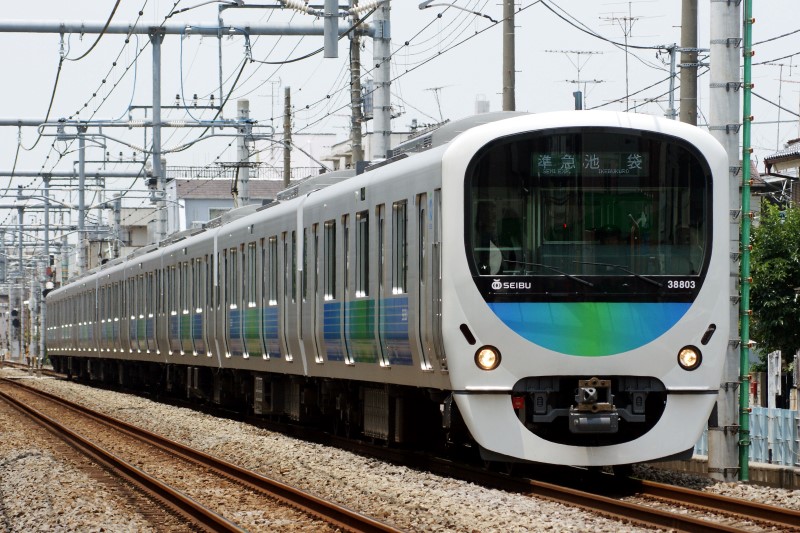 آخر إبداعات اليابان،، قطار يندمج مع ما حوله كالحرباء!