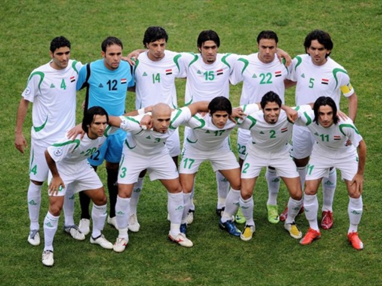 صورة للمنتخب العراقي قبل مباراة منتخب أسبانيا 