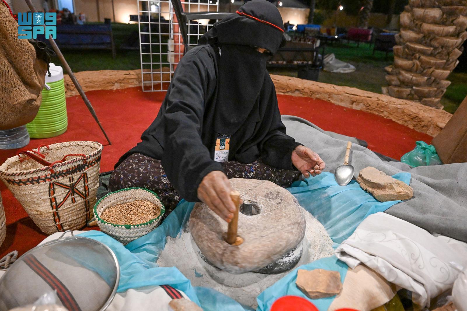 "الرحى".. من أقدم الآلات في المملكة لطحن الحبوب
