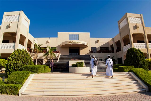 جامعة السلطان قابوس أول جامعة بعمان