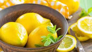 علميًا.. 4 أشياء احذروا تنظيفها باستخدام الليمون