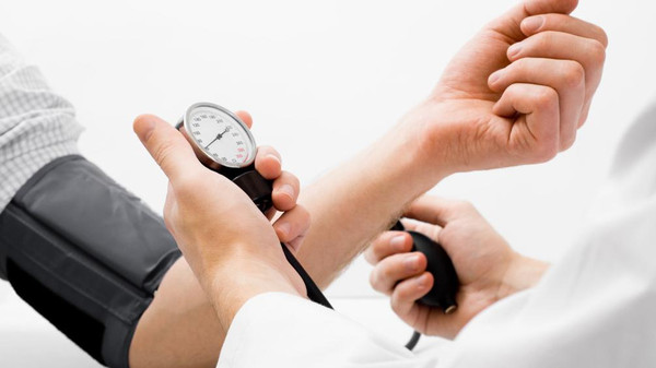 لقاح جديد يخفض ضغط الدم المرتفع لمدة 6 شهور