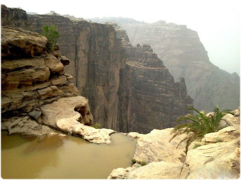 جبال القهر بجازان.. وجهة سياحية بامتياز