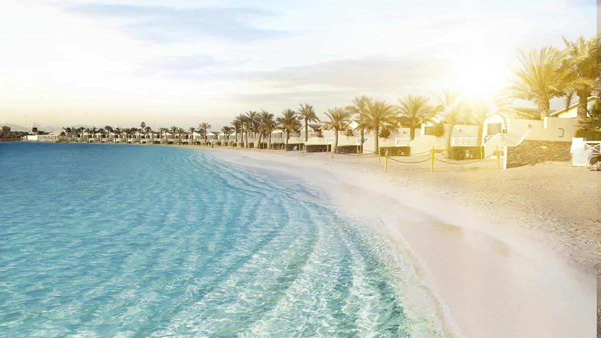 تعرف على شاطئ هاف مون بالدمام