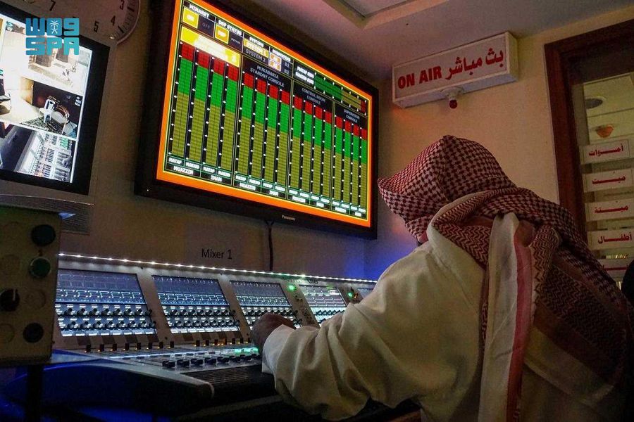  أكثرمن 7500 سماعة لنظام الصوت في المسجد الحرام