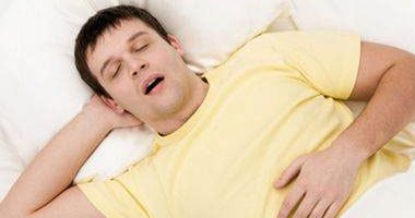 دراسة: التنفس عن طريق الفم خلال النوم يصيب بتسوس الأسنان