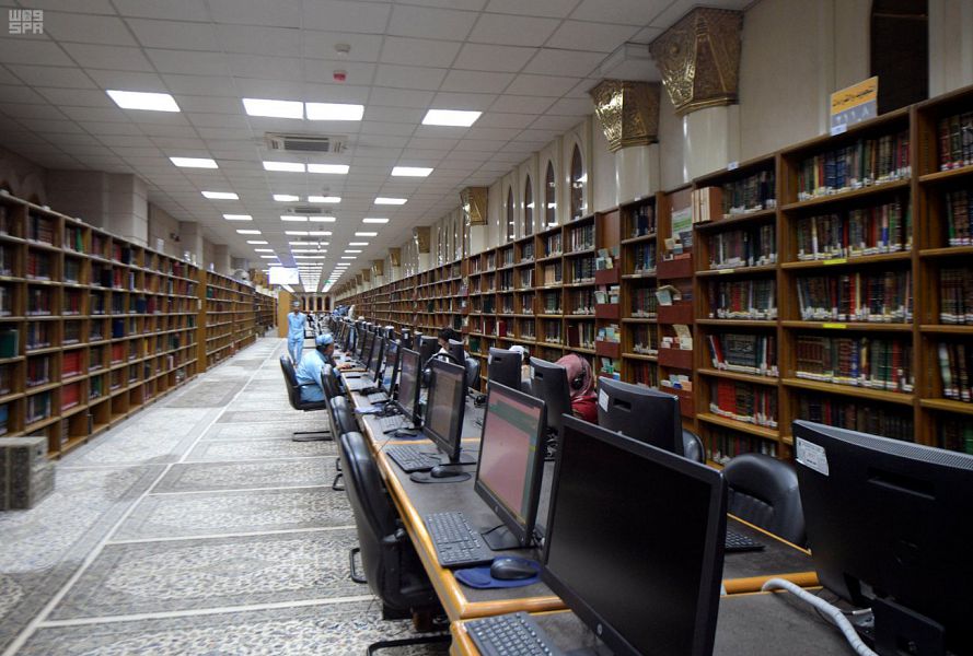 "مكتبة المسجد النبوي" .. معلم ثقافي يعود لعام 580 هـ