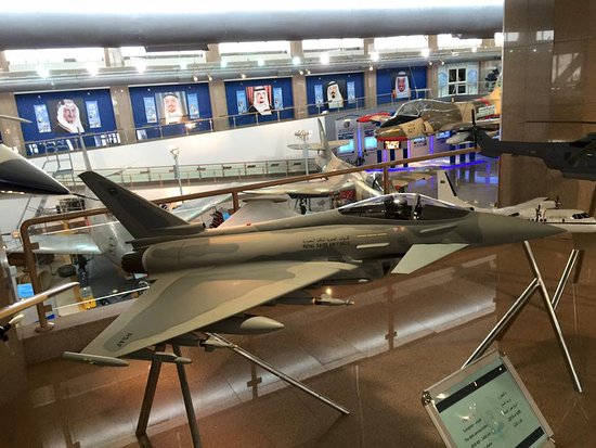 متحف صقر الجزيرة للطيران مزيج بين الماضي والحاضر