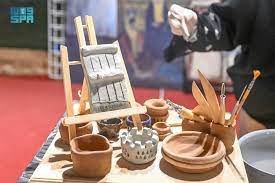 صناعة الفخار .. فن وإبداع تراثي يقدمه مهرجان بيت حائل لزواره