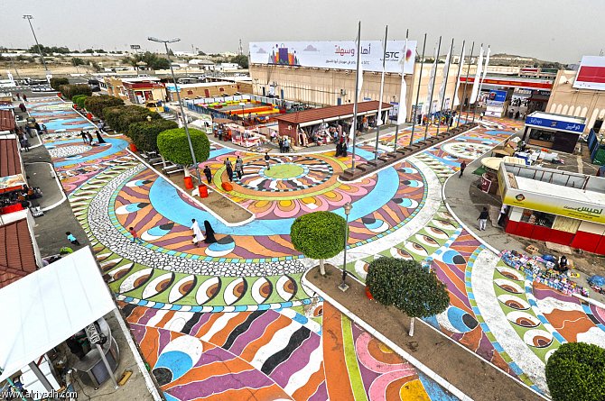 فنان تشكيلي سعودي يرسم على مساحة 4055 م بأبها