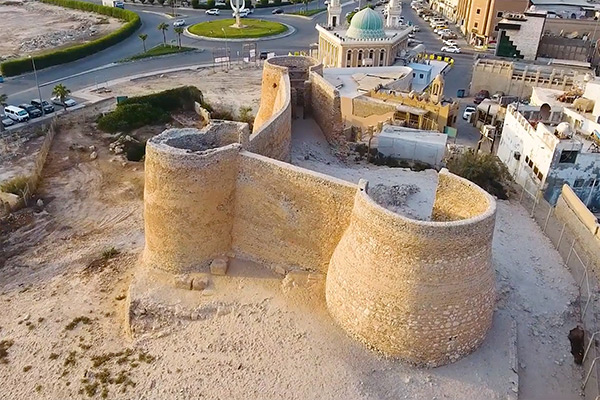 قلعة تاروت  من أقدم مواقع الاستيطان البشري