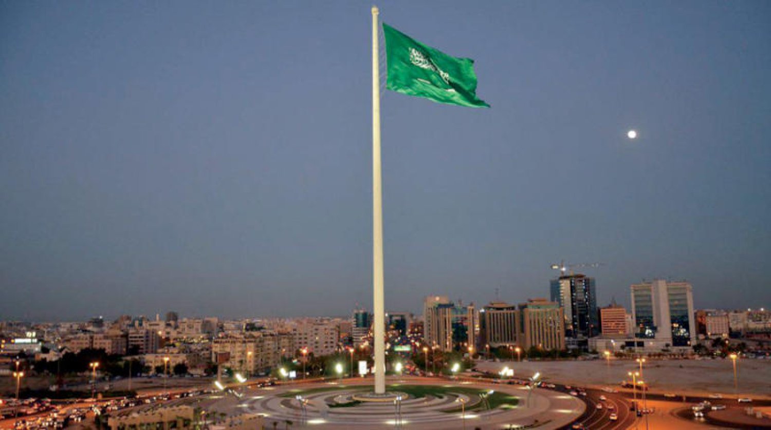 سارية العلم في جدة أطول سارية في العالم تحمل "راية التوحيد"