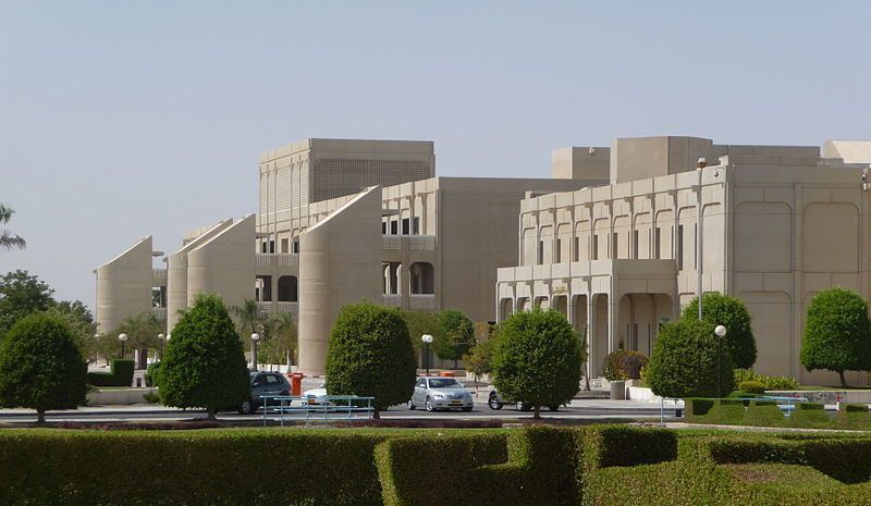 جامعة السلطان قابوس أول جامعة بعمان