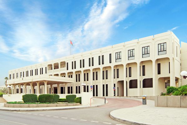 جامعة السلطان قابوس أول جامعة بعمان