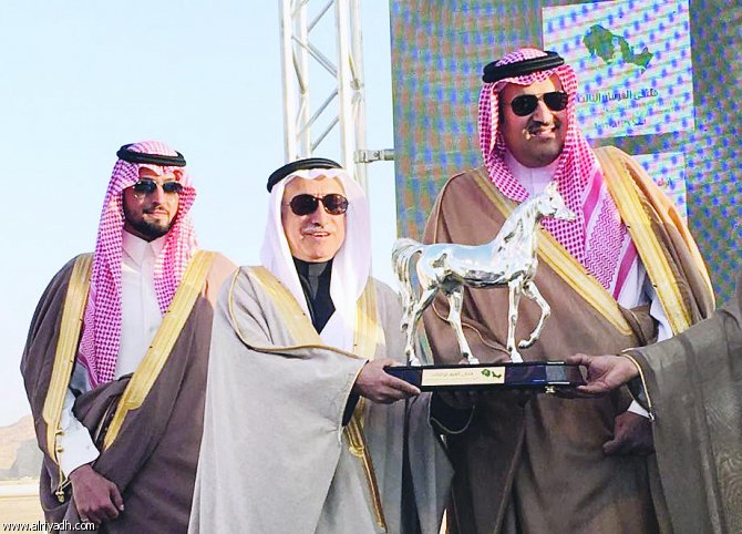 فيصل بن سلمان يتوج الخليل بكأس خادم الحرمين