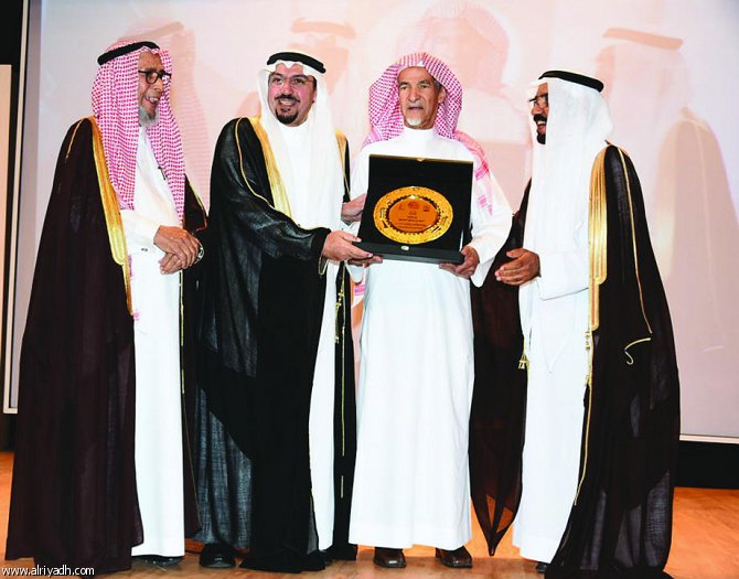 تكريم أ. أحمد الصالح أمير القصيم يرعى افتتاح مهرجان عنيزة الخامس للثقافة
