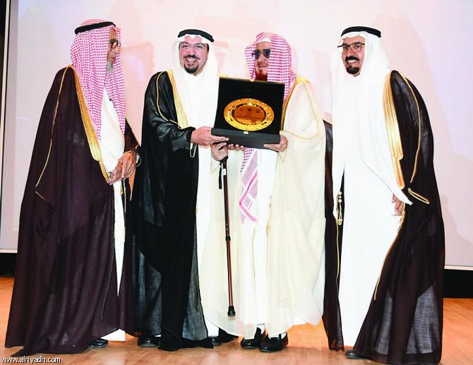 تكريم الشيخ أبو عبدالرحمن بن عقيل أمير القصيم يرعى افتتاح مهرجان عنيزة الخامس للثقافة