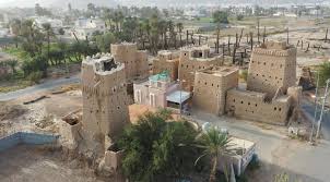 قرية المشكاة الأثرية في نجران... بيوت طينية مبنية على الطراز المعماري القديم   