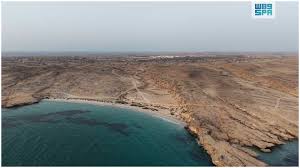 شاطئ خُتب.. سواحل بكر وآفاق واعدة للسياحة في جزر فرسان