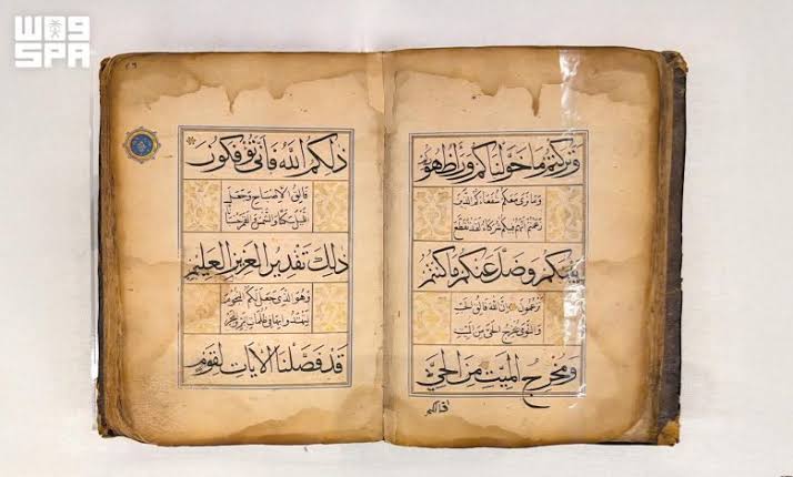 مصحف من القرن الثاني عشر الهجري.. فنون الخط والزخرفة تتجلى في متحف القرآن الكريم بحي حراء الثقافي