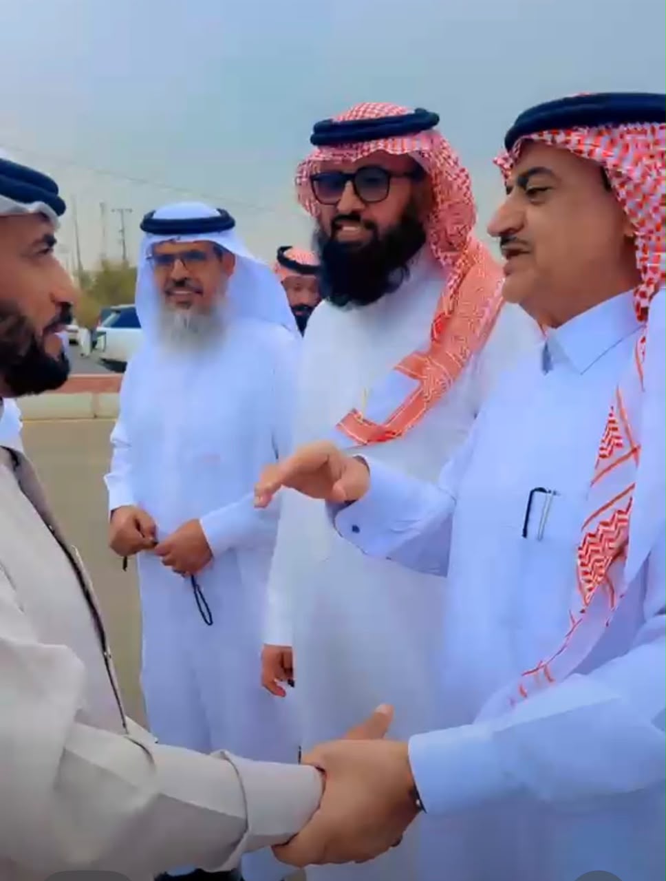 خلال زيارة موسوعة كيوبيديا العالمية لمنطقة عسير الفريق يقوم بزيارة مهرجان السيارات الكلاسيكية الثاني بسراة عبيدة