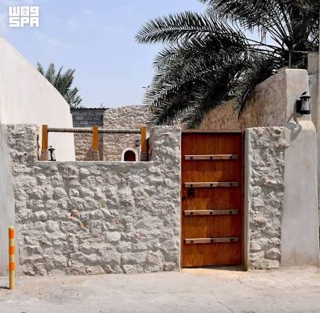 "مبنى أبو لوزة" معلم تراثي شُيّد فوق عيون سيح القطيف