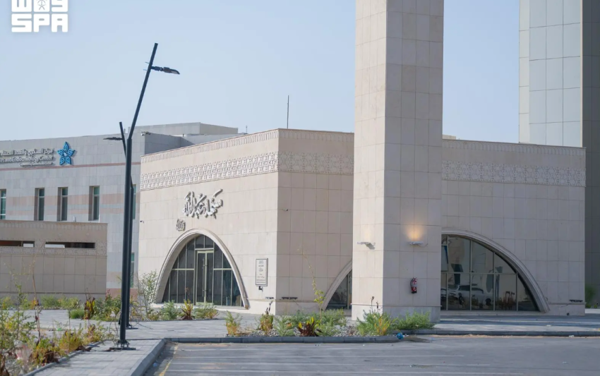 واجهات الزجاج في عمارة المساجد الحديثة.. جمالٌ يعزز جودة الحياة ويحافظ على روحانية المكان