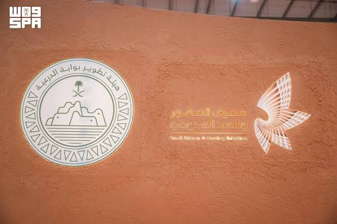 "عزٍّ يورّث".. جناح بوابة الدرعية يستحضر تاريخ حيّ الطريف في معرض الصقور والصيد