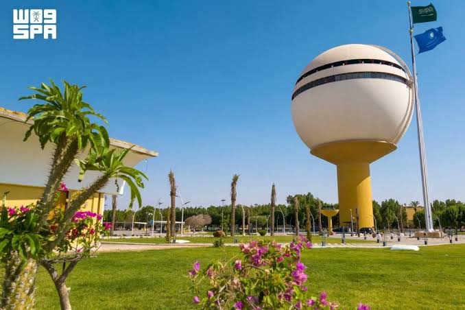 برج المياه في بريدة.. معلم عمراني يجمع الوظيفة الخدمية والجاذبية السياحية