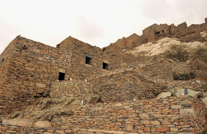 فن العمارة القديمة بالباحة