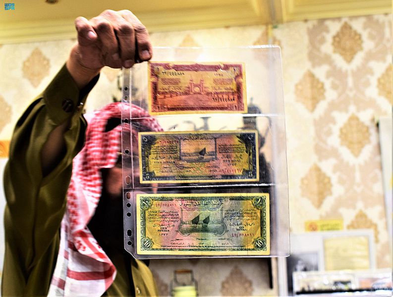 مزادات "الأنتيك" بجدة .. تجارة تجمع الهواة والمستثمرين لنوادر المقتنيات الأثرية