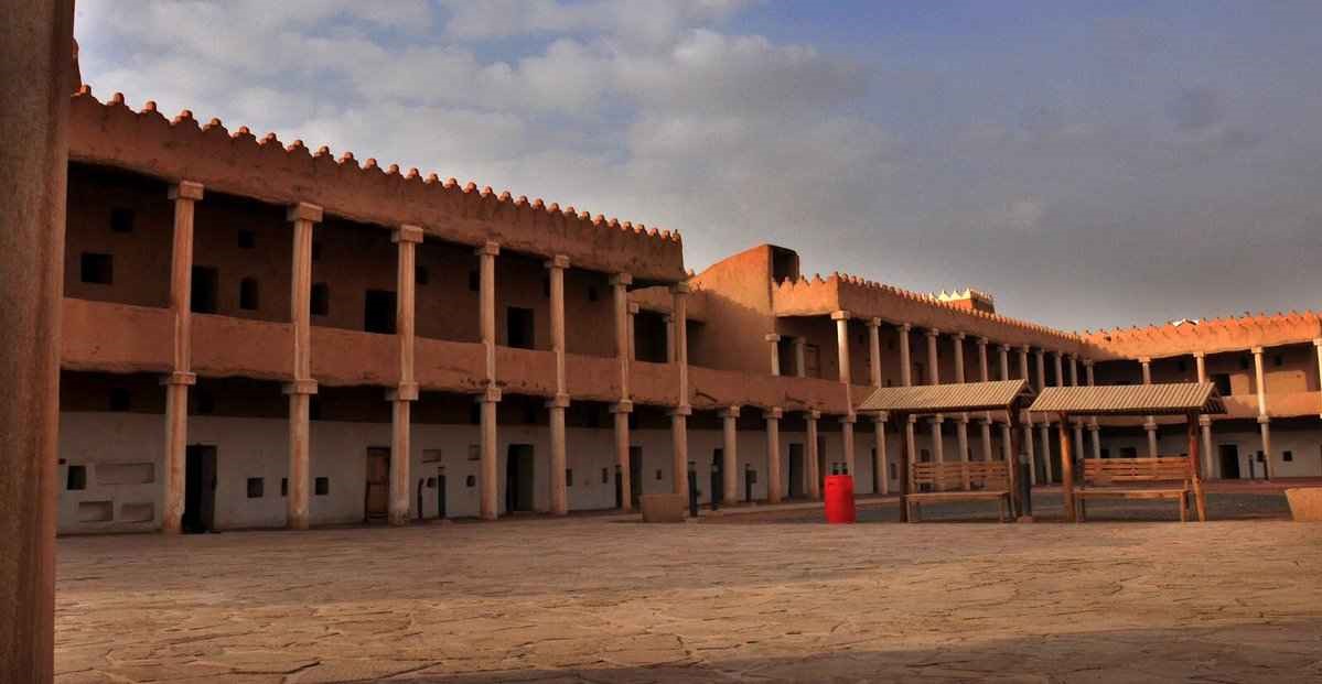 وسط مدينة حائل قصر القشلة الأثري من أهم مواقع التراث العمراني