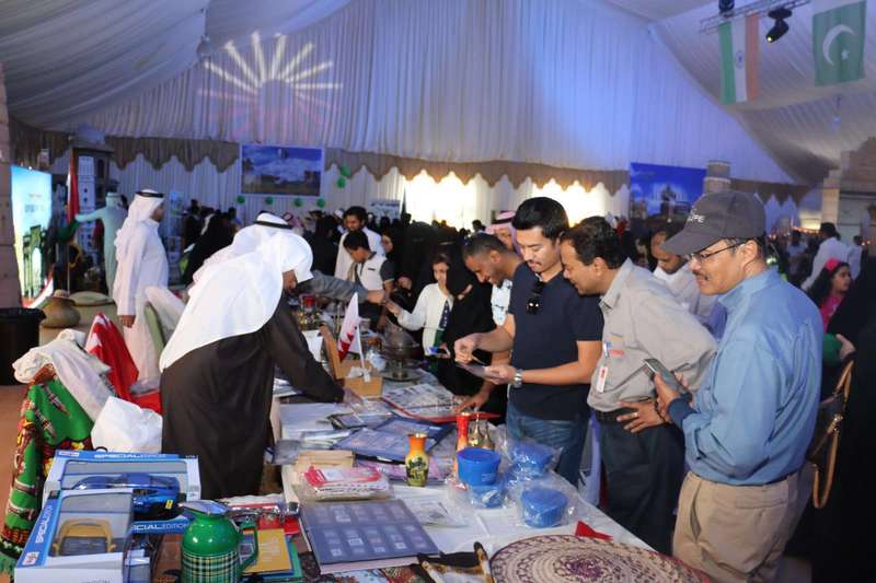 مهرجان "تراث الشعوب" يفتح أبوابه لزواره.. منتجات وثقافات