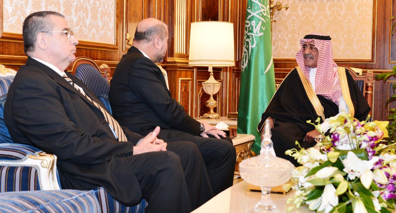سمو ولي العهد يستقبل مستشار الرئيس الفلسطيني للشؤون الدينية والعلاقات الإسلامية قاضي قضاة فلسطين