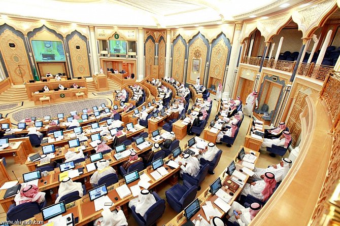 الشورى يتمسك بإجازة اليومين للقطاع الخاص و40 ساعة عمل في الأسبوع