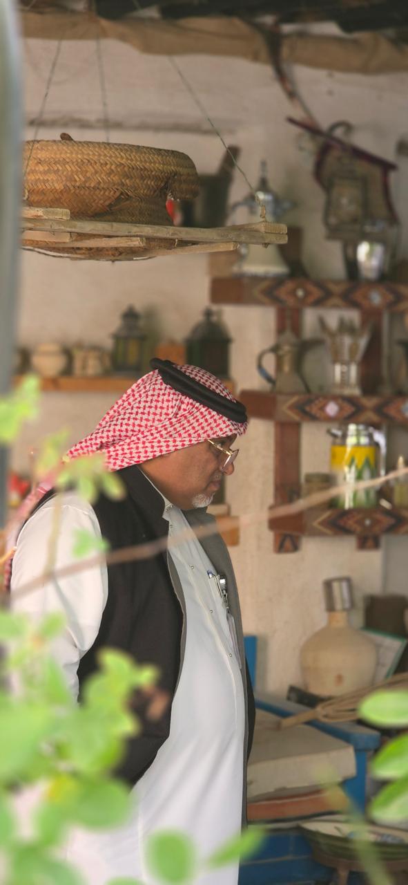 فريق موسوعة كيوبيديا العالميّة يزور المتحف البحري لمالكه ( فتحي البنعلي )