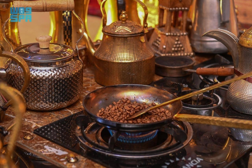 الشبة.. إرث شمالي متجدد يجمع الأجيال على القهوة والشعر بالحدود الشمالية