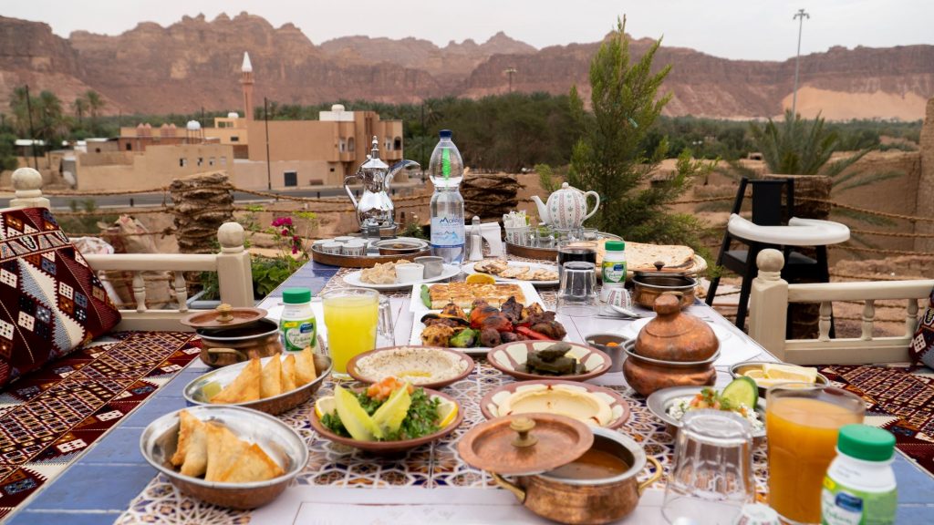 مهرجان العلا للاستجمام والاسترخاء.. محطة تأمل يعيش من خلالها الزوار تجربة فريدة وسط الطبيعة
