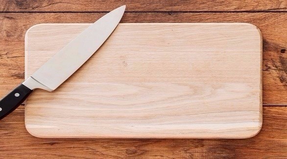 "قاتل خفي" في مطبخك احذر لوح التقطيع !