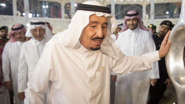 خادم الحرمين يوجه بتسخير كافة الإمكانات لاستكمال مشروعات تطوير البيت الحرام