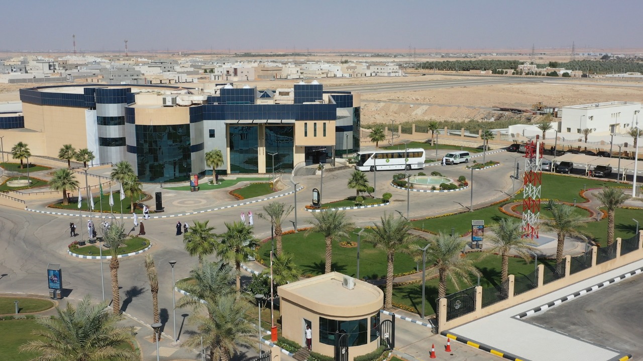 مركز القصيم العلمي في عنيزة